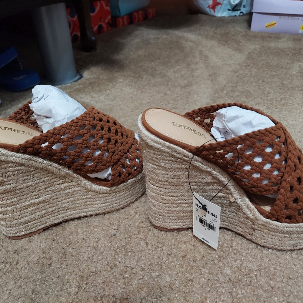 Brown Express wedges. Brand new